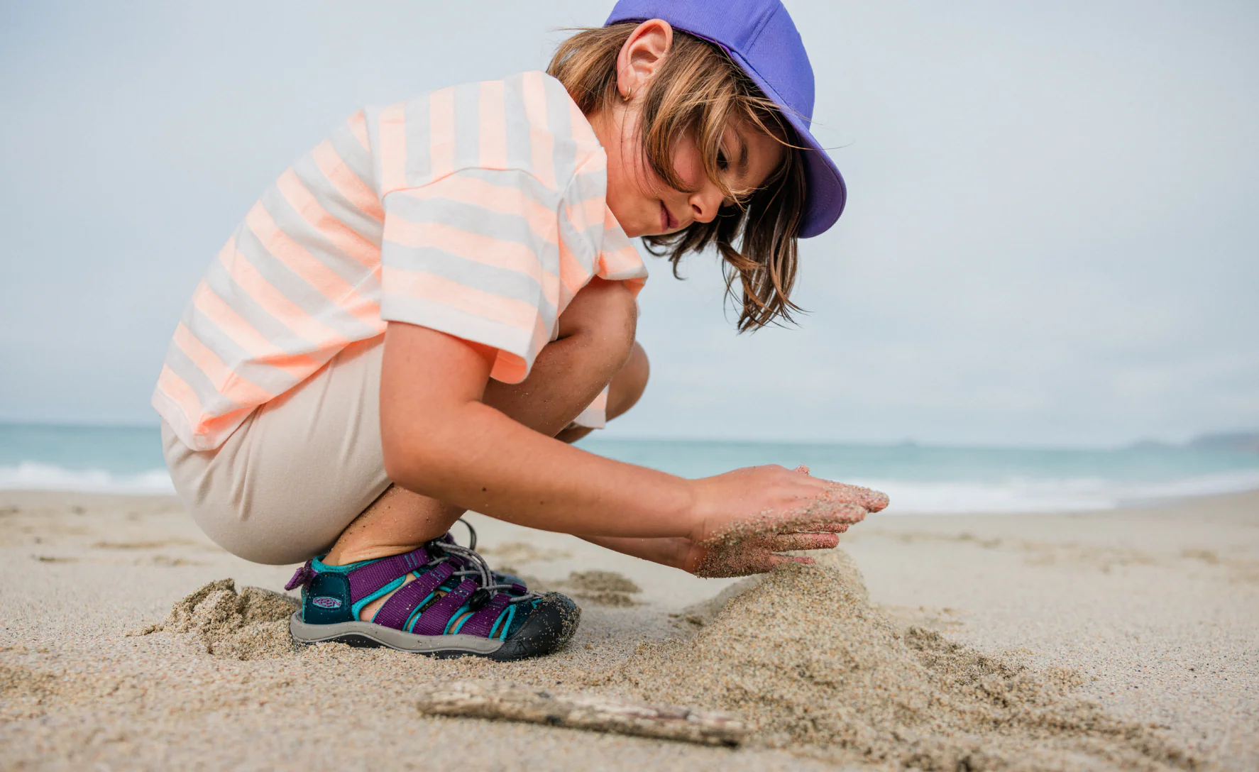 Little Kids' Newport Boundless Sandal | Black/Precious Blue - Image 7
