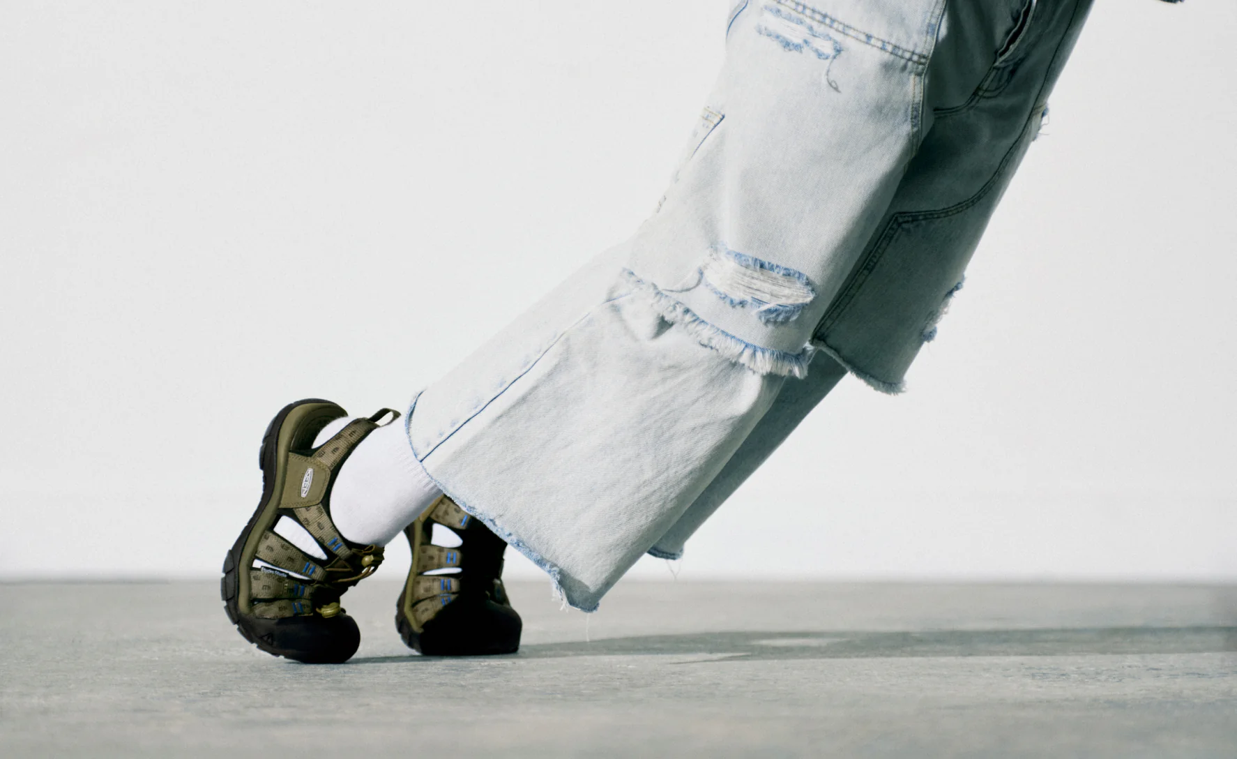 Men's Newport Retro Sandal x Études Studio | Etudes Olive - Image 7