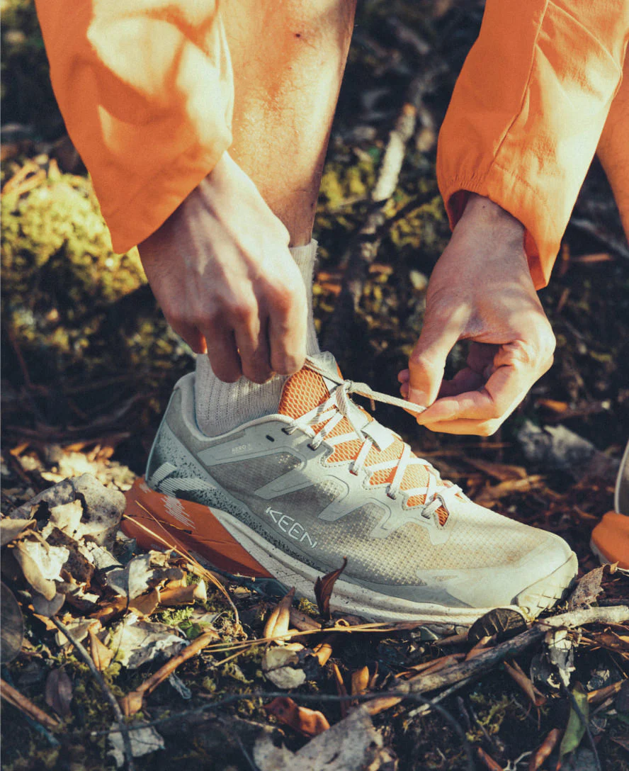 Men's Targhee Apex Waterproof Hiking Shoe | Abbey Stone/Gold Flame - Image 8