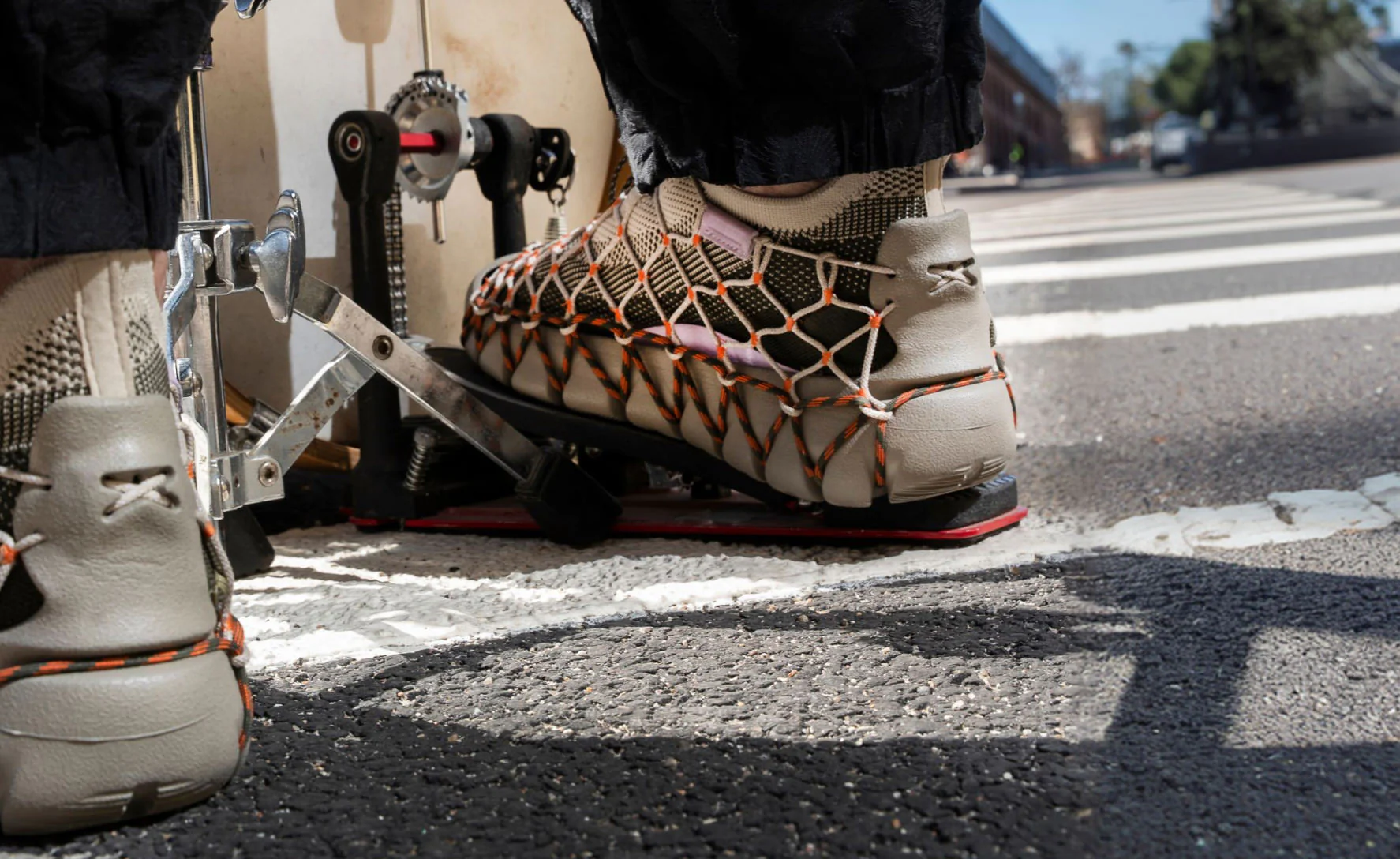 Men's UNEEK 360 Henrik Vibskov Sneaker  |  Brindle/Scarlet Ibis - Image 6