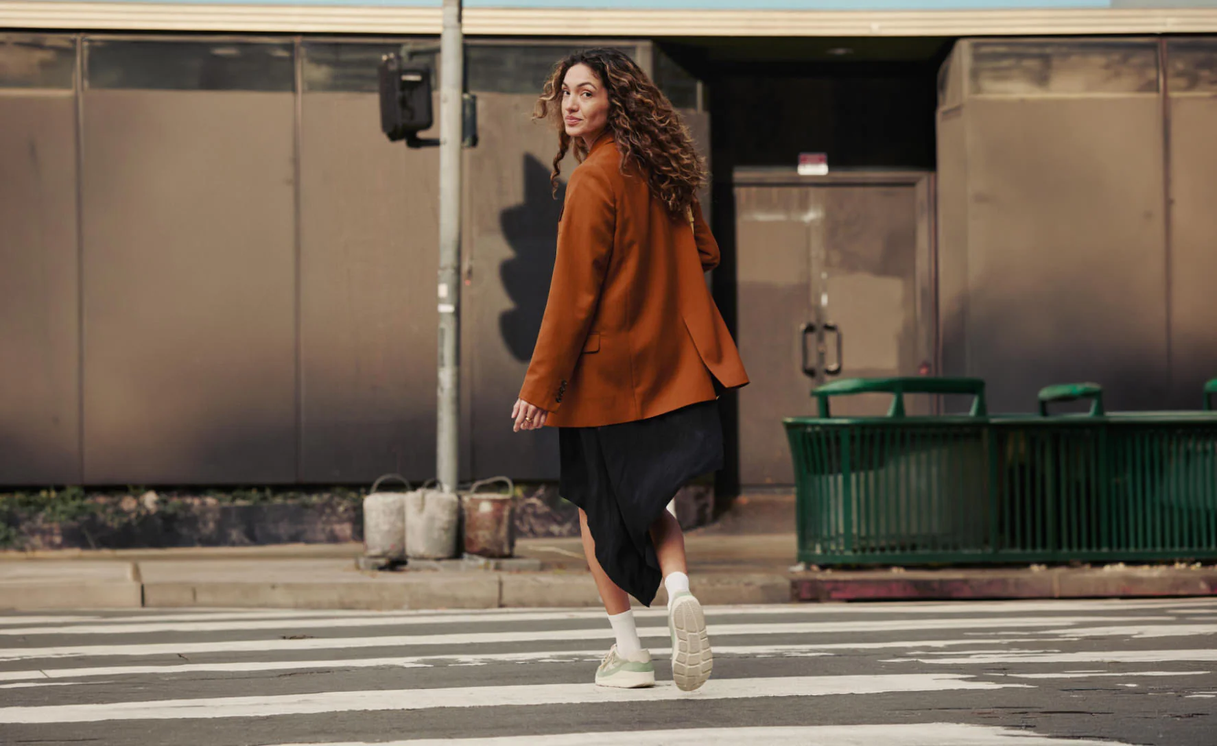 Women's KM2 Jogger  |  Birch/Safari - Image 7